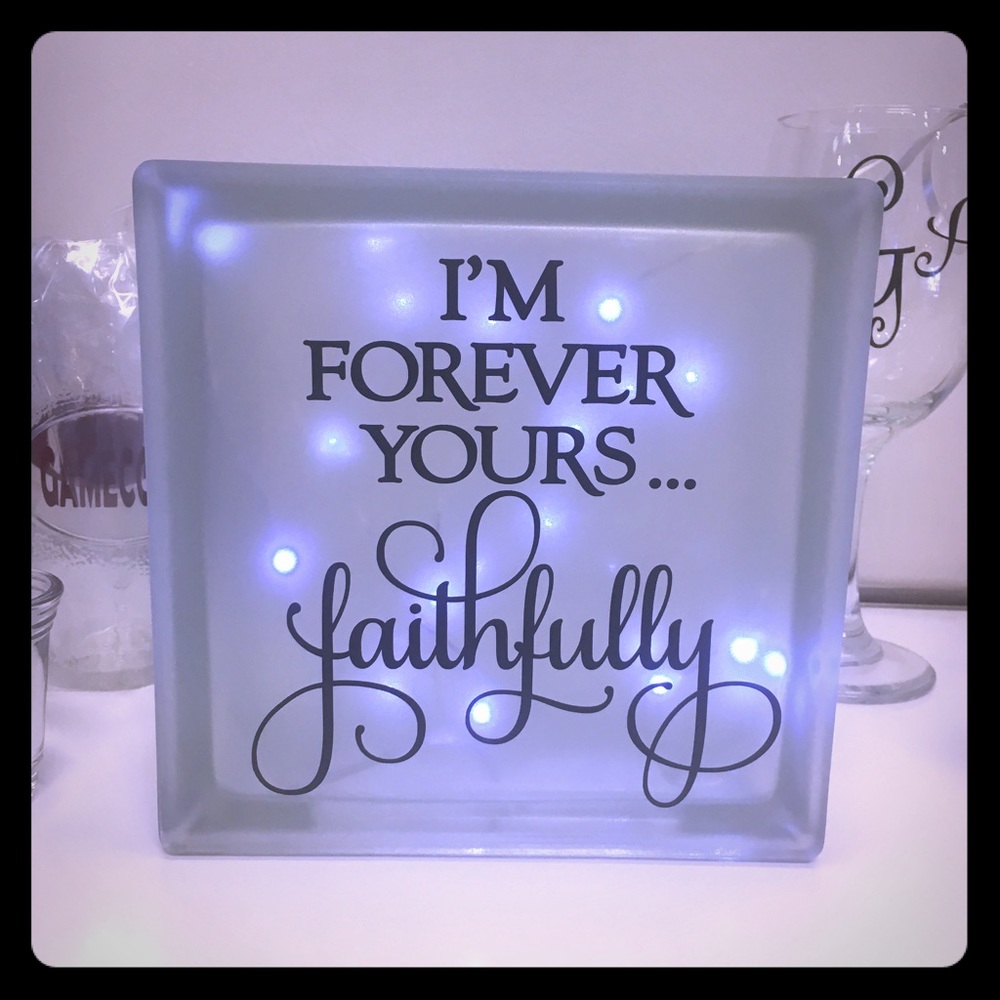 “Faithfully” Glass Light Block ***Brand New***